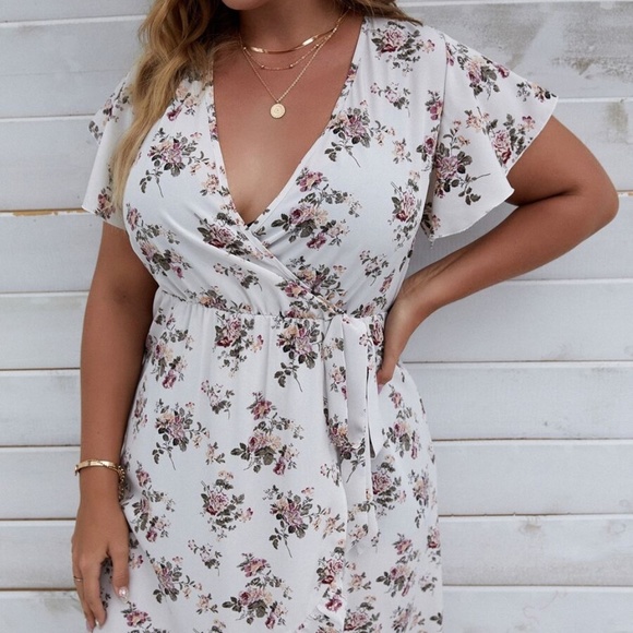 Boho Plus White floral Print Butterfly Sleeve Maxi Dress - Picture 5 of 12
